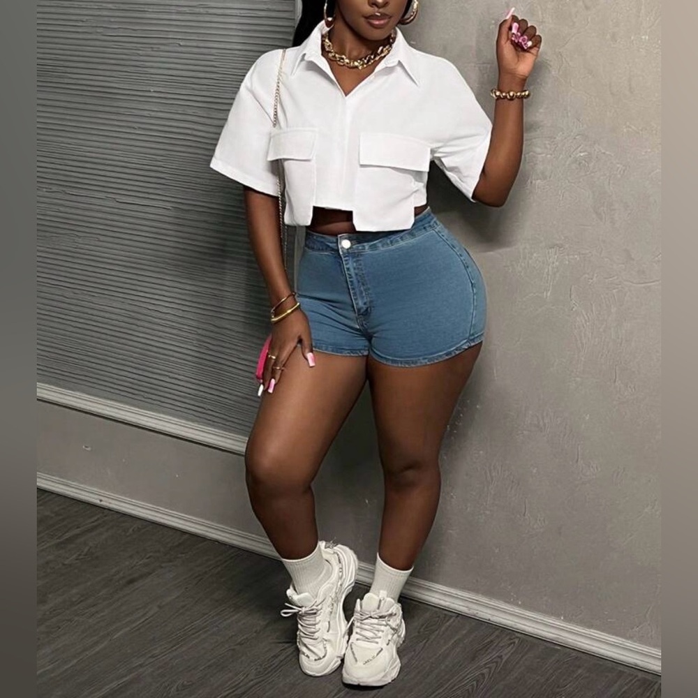 SHEIN White Button-Down Crop Shirt - Picture 3 of 7
